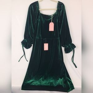 NWOT Ivy City Scarlett Dress Womens 1X Emerald Green Velvet Puff Sleeve Party